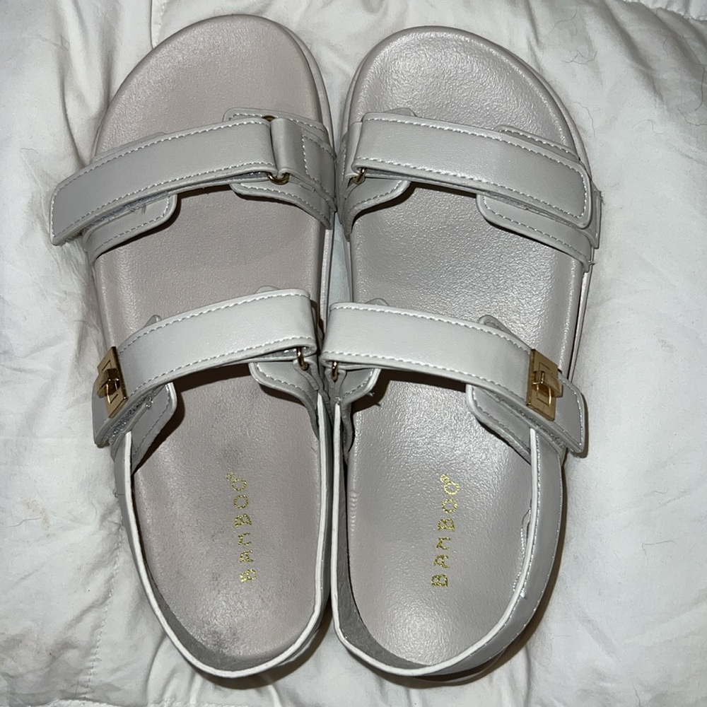 Bamboo conquer 11 bone sandal 6.5